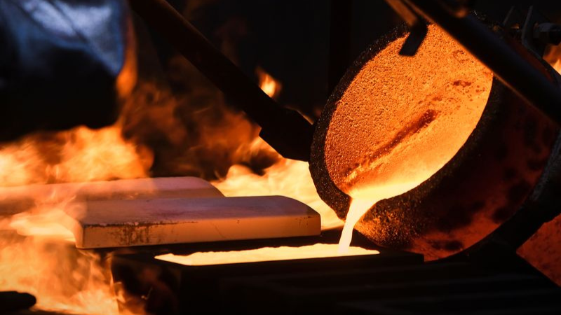 金价从急剧下跌中回升，避险需求被认为有所缓解(1)